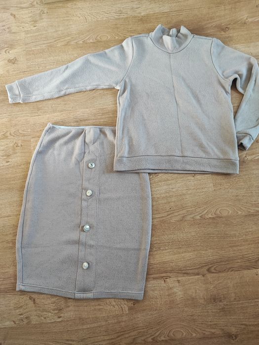 Komplet dzianinowy spódnica półgolf 36/38