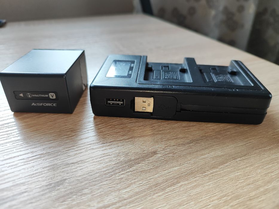 Акумулятор Sony NP-FV100