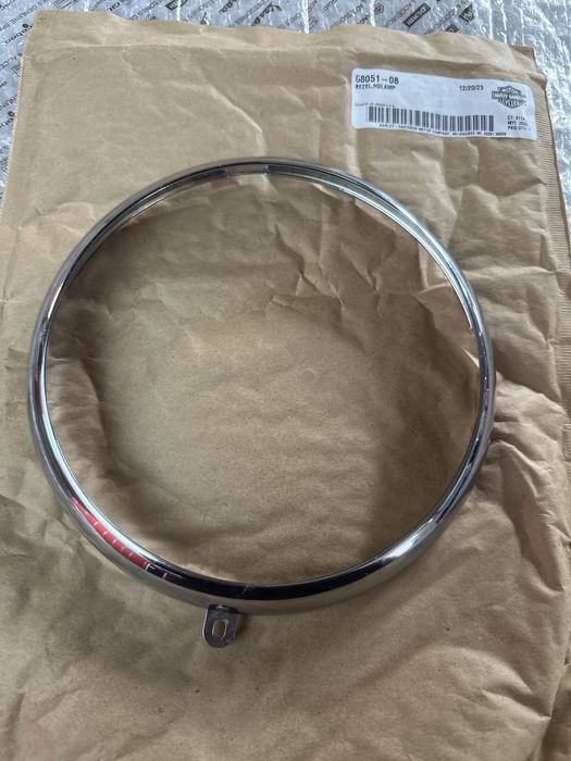 Ramka lampy 7 cali Harley Davidson Softail 68051-08 D149
