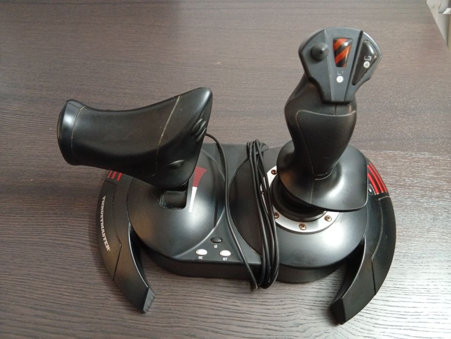 Comando thrustmaster para PC e PlayStation 3