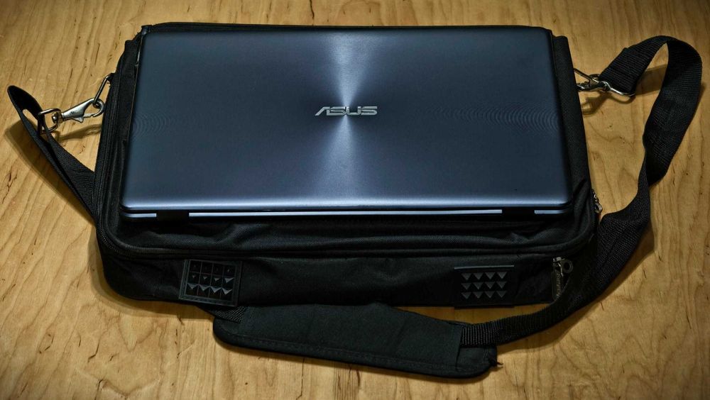 Laptop ASUS 15'6", i5-7200U, 16GB RAM, 256GB + 1TB, torba gratis!
