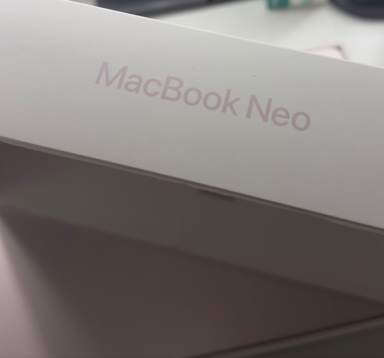MacBook Neo 13” Rosa — 8GB RAM / 512GB