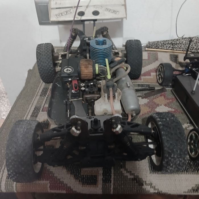 2 carrros a gasolina troco por rc 1/10 ou 1/24 e 1/18