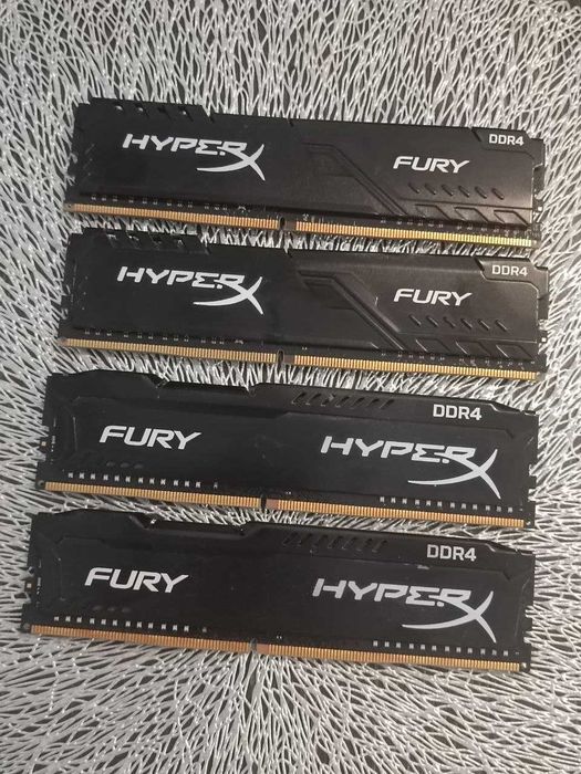 Vendo memória RAM HyperX Fury DDR4 de 32 GB (4×8 GB), 2666 MHz.
