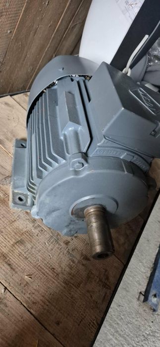 Silnik elektryczny  7.5kw vem z wlacznikem