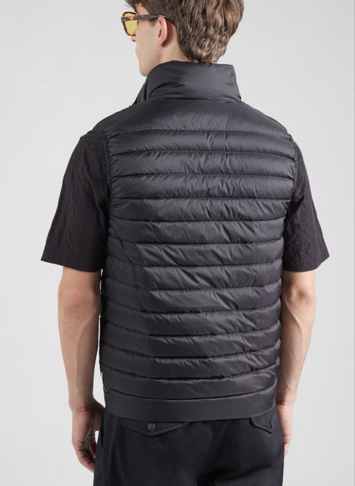 Пухова безрукавка Armani Exchange колір чорний XM001576 AF16927