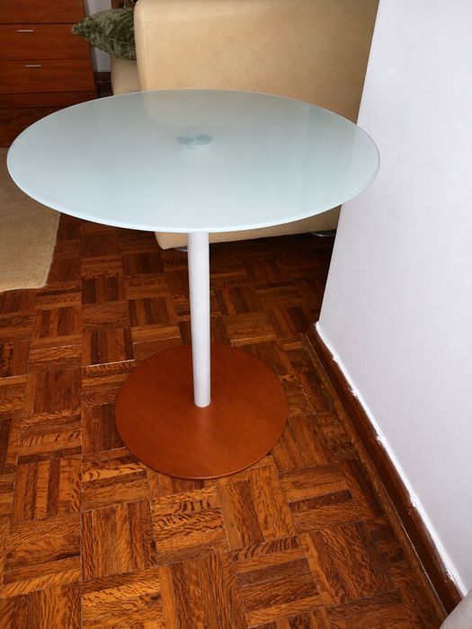 Mesa de Apoio Redonda com Tampo em Vidro – Design Moderno