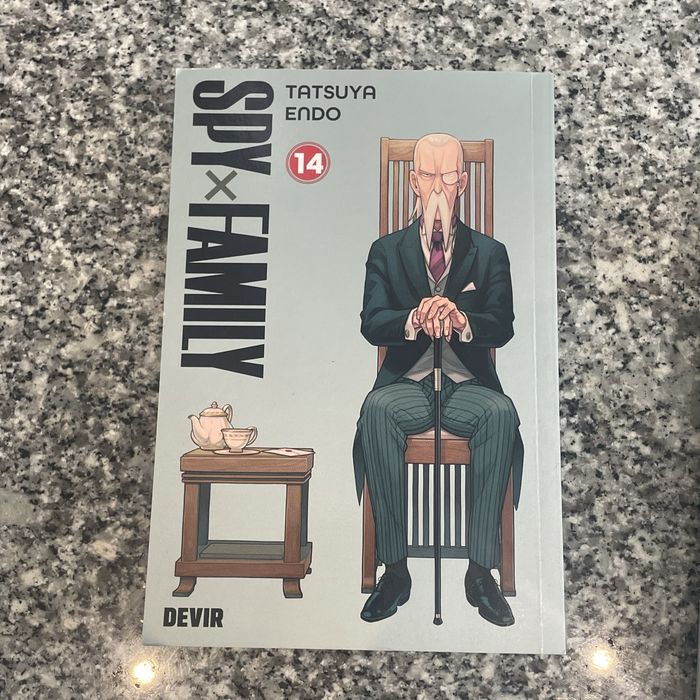 Mangá  Spy x Family volumes 14 e 15