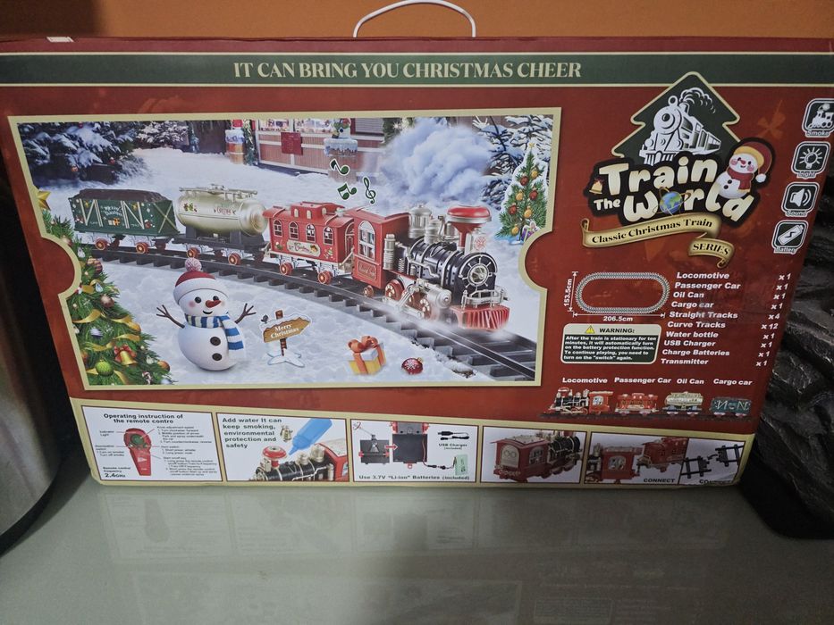 Este conjunto de brinquedos é o Train the World, um comboio de Natal t