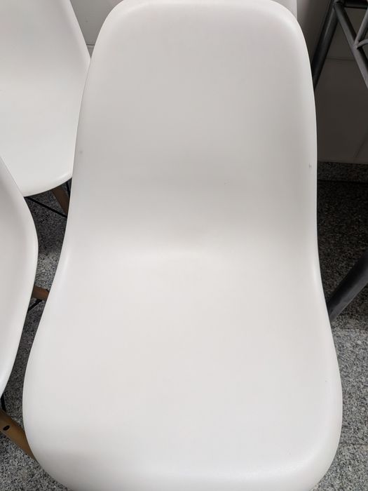 Cadeiras estilo nórdico brancas