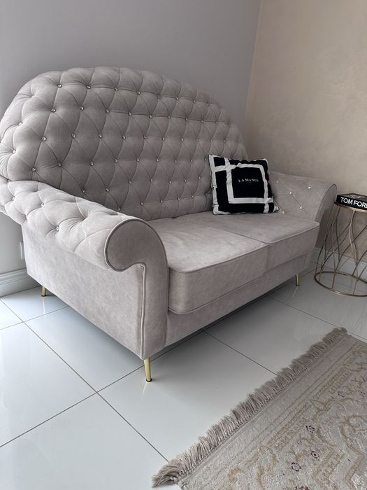 Sprzedam wygodna Sofe glamour pikowana