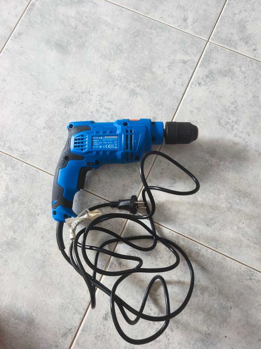 Parafusadeira Dexter 650 W com caixa e acessórios