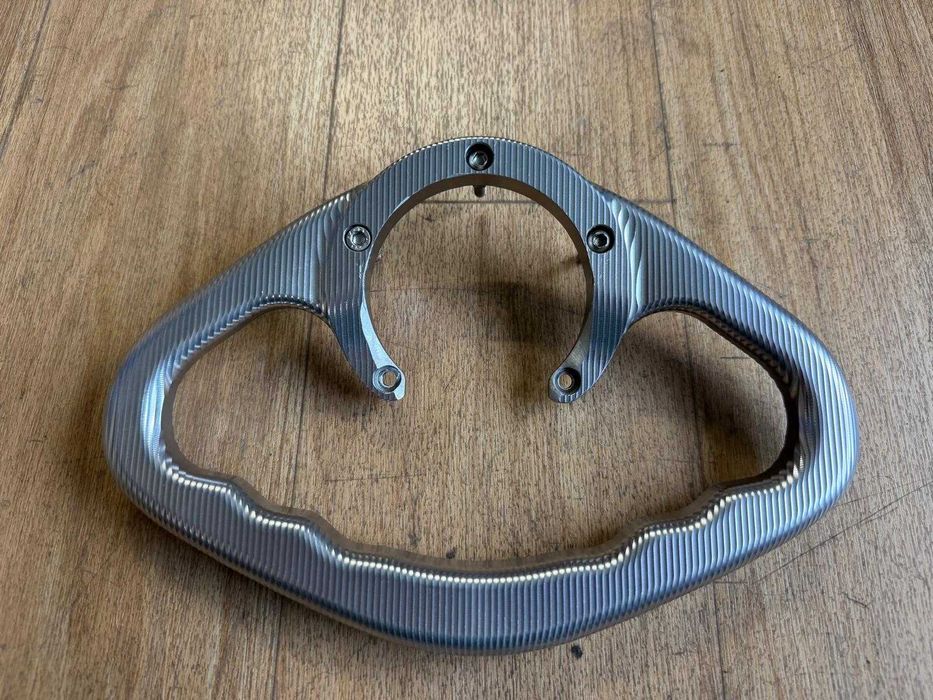 Pega Pendura D/Deposito - Yamaha R1 2013
