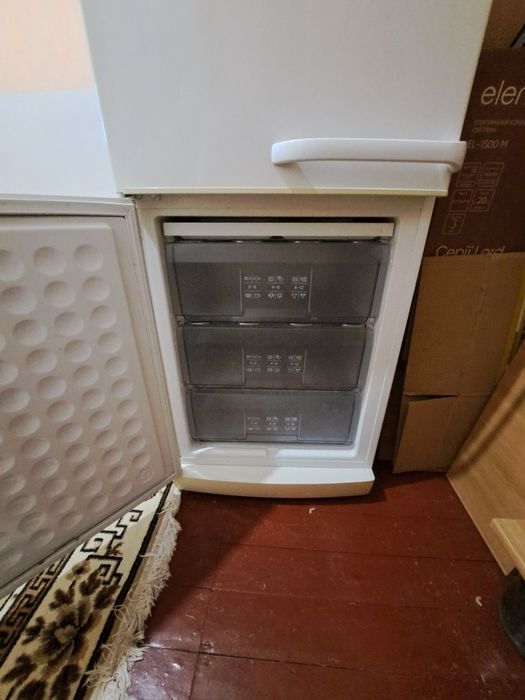 Продам холодильник BOSH 2.0*0.6