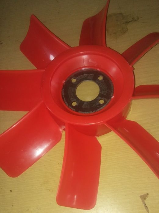 Wentylator chłodnicy 8 łopatek plastikowy MF ursus