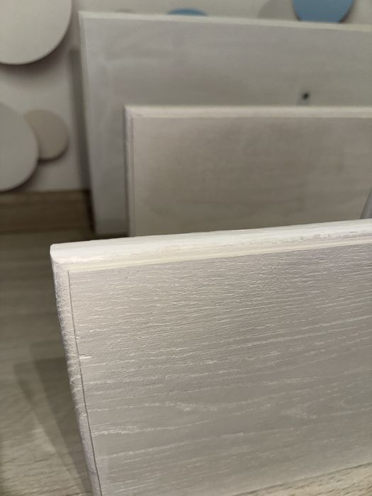 Деревʼяні настінні полиці