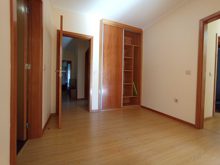 Apartamento T3 junto à escola de Castelo de Paiva