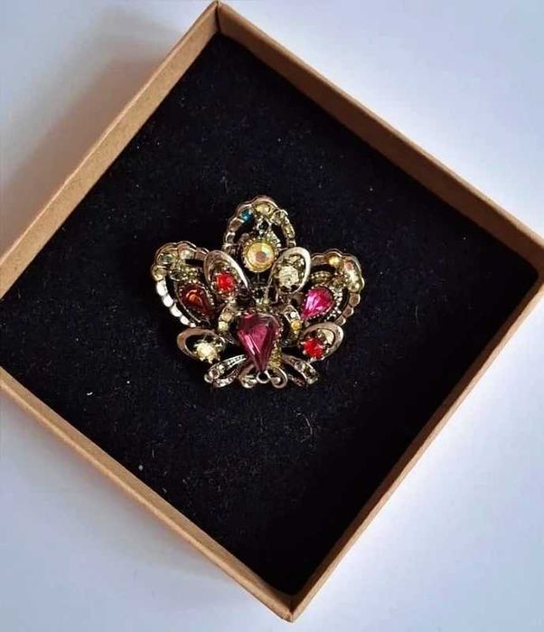 Prawdziwy vintage – stara niemiecka broszka z kryształami, retro