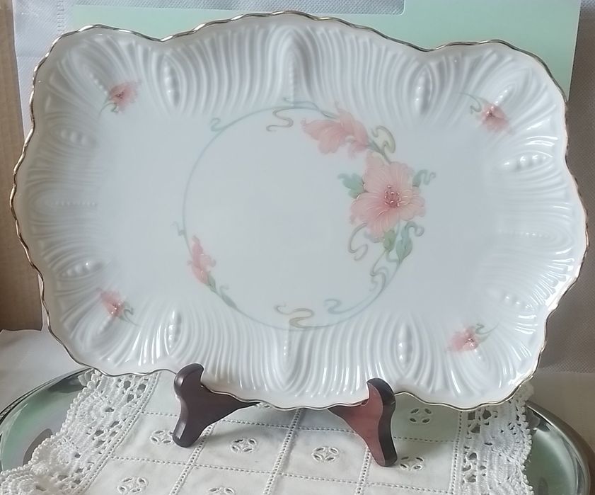 Limoges French porcelain serving dish/pie plate
