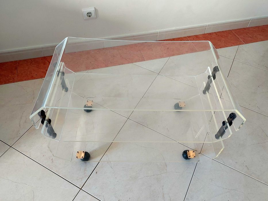 Mesa em Acrílico