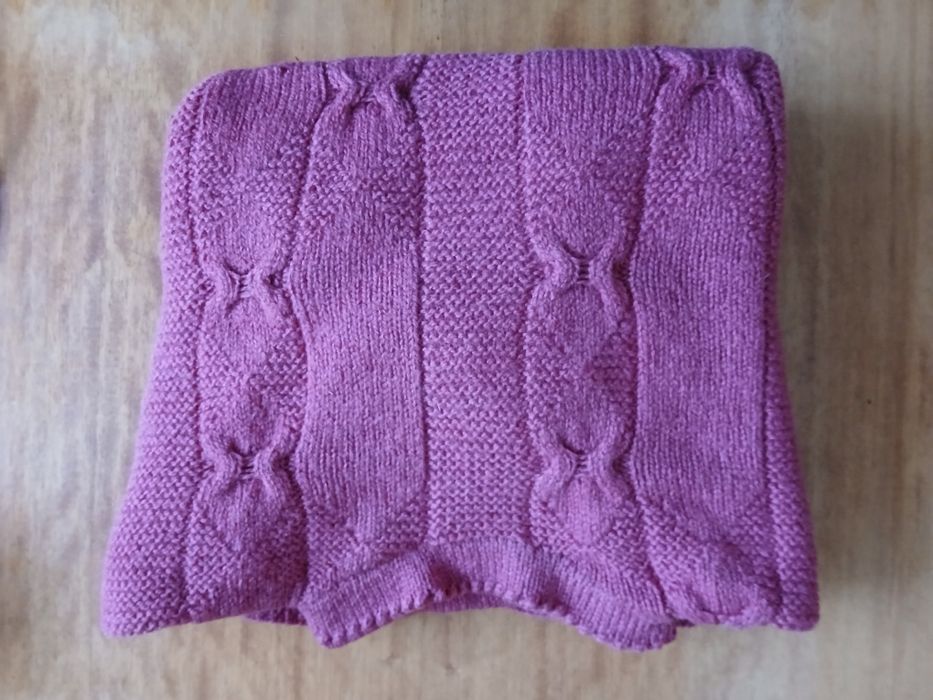 Светр ручної в'язки з вовни.