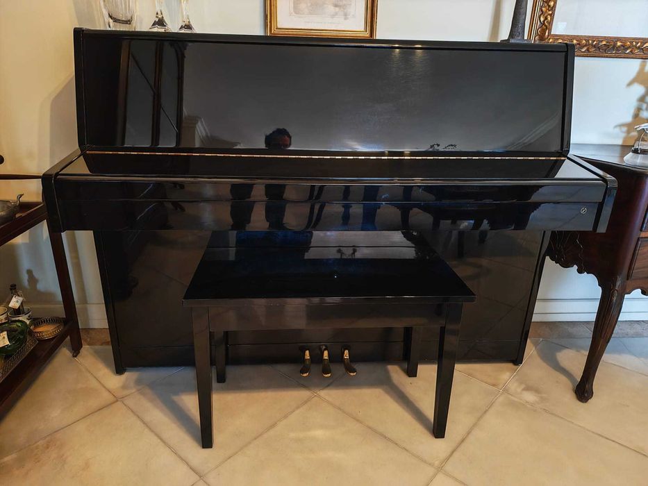 Piano Vertical Kawai K-15 – Muito Bom Estado