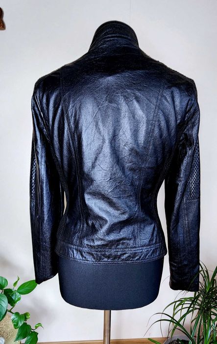 Czarna kurtka ramoneska / biker Guess. Rozmiar S