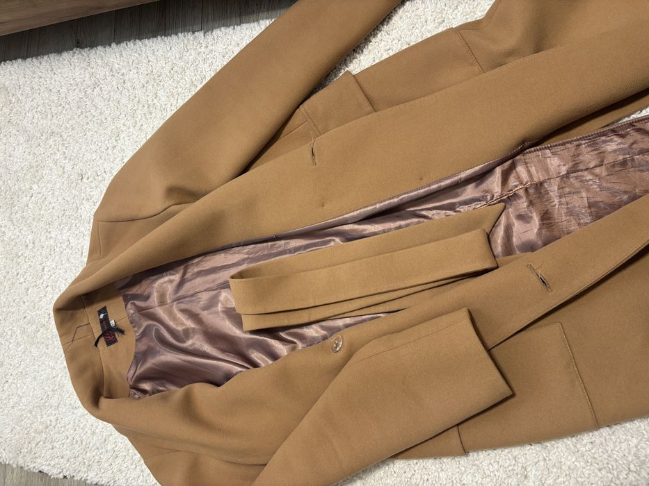 Жіноче демісезонне пальто