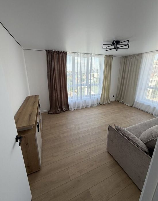 Продаж 3к квартири 100 кв. м на просп. Бандери Степана