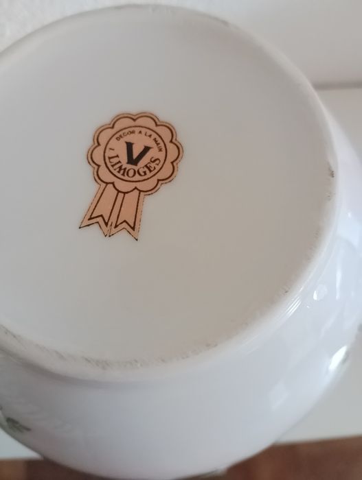 Pote Decorativo e Bule de Chá em Porcelana