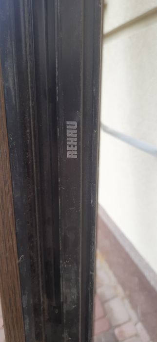 Двері  металопластикові  rehau