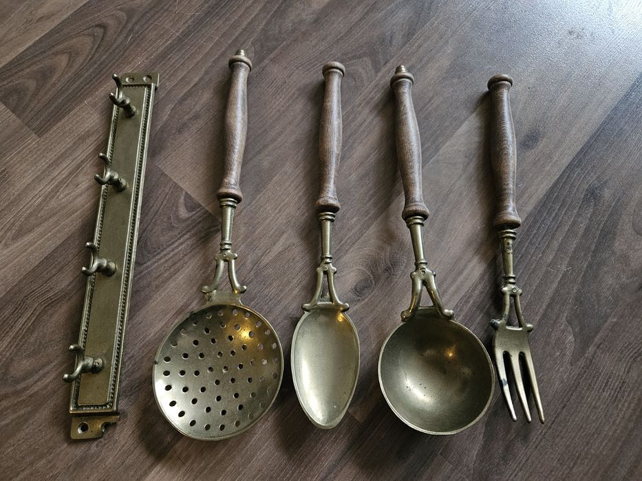 Zestaw mosieznych przyborów kuchennych