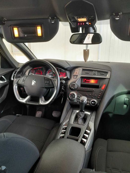 Автомобіль Citroen DS5