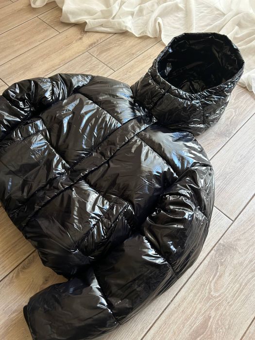 Жіноча куртка чорна глянцева зимна тепла пуховик пуфер