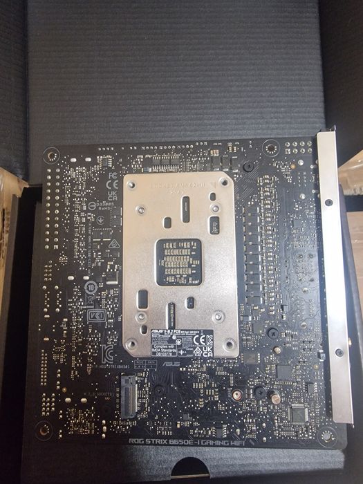 Материнська плата Asus Strix B650E-I Gaming WiFi AM5 DDR5