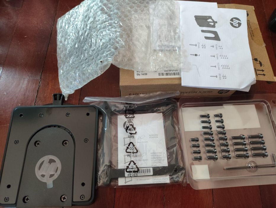 Kit de Montagem VESA HP – Novo e completo