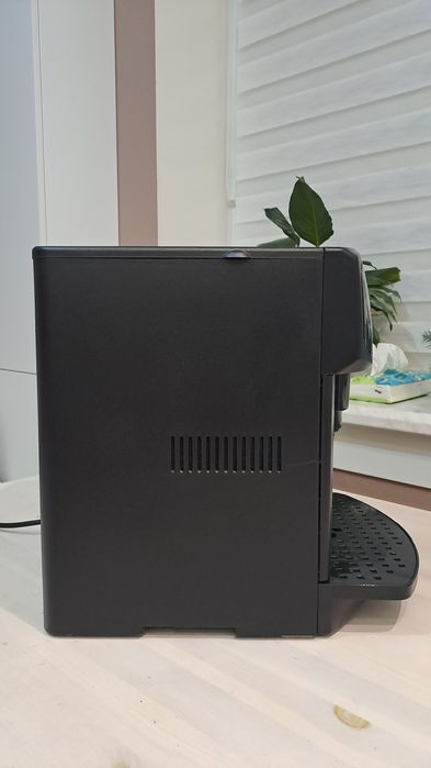 Кавомашина Delonghi Caffe Cortina.