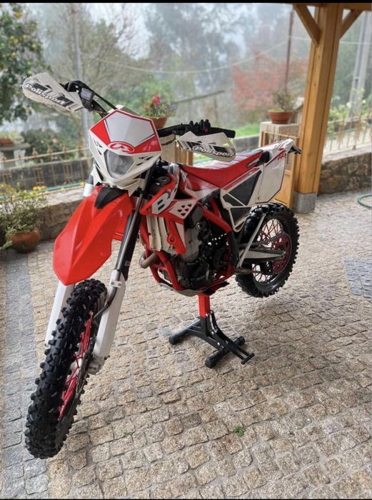 Vendo ou troco por moto de estrada