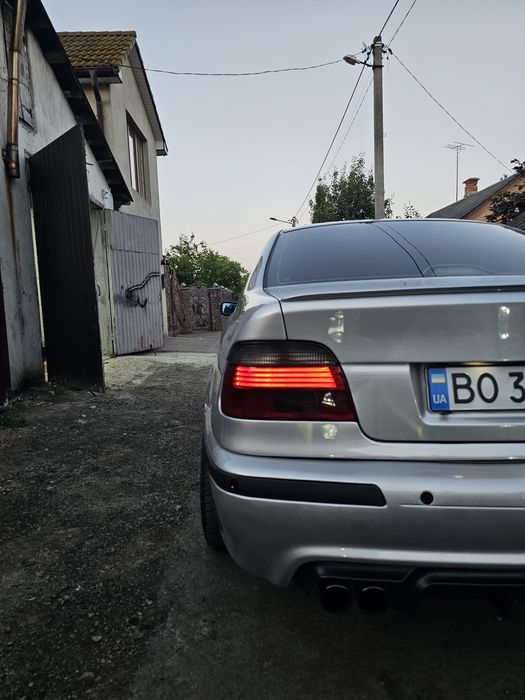 продам е 39 м 57 2002 рік