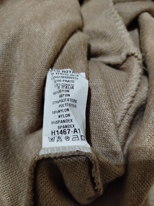 Conjunto de senhora de calças e camisola