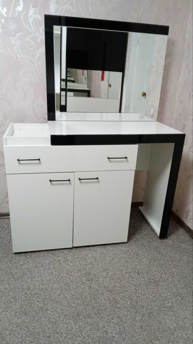 Стіл-трюмо-комод   ПРОДАМ