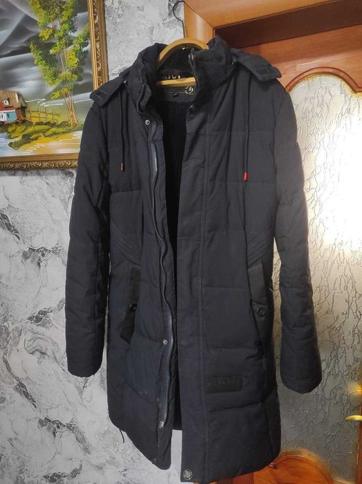 Чорне чоловіче пальто