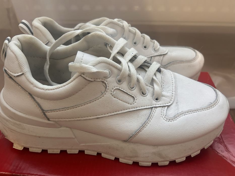 Кросівки жіночі білі