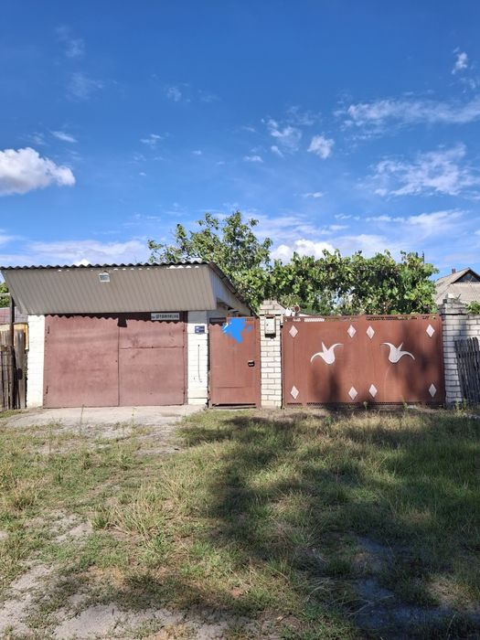 Продам два дома на одном участке.