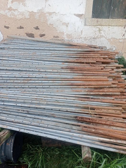 Postes metálicos para vinha e vedações usados  2,20mt -2,75 eur