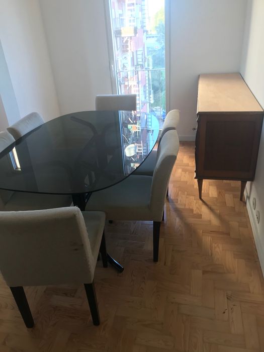 6 Cadeiras de sala forradas bege pés pretos / Máscara Veneziana