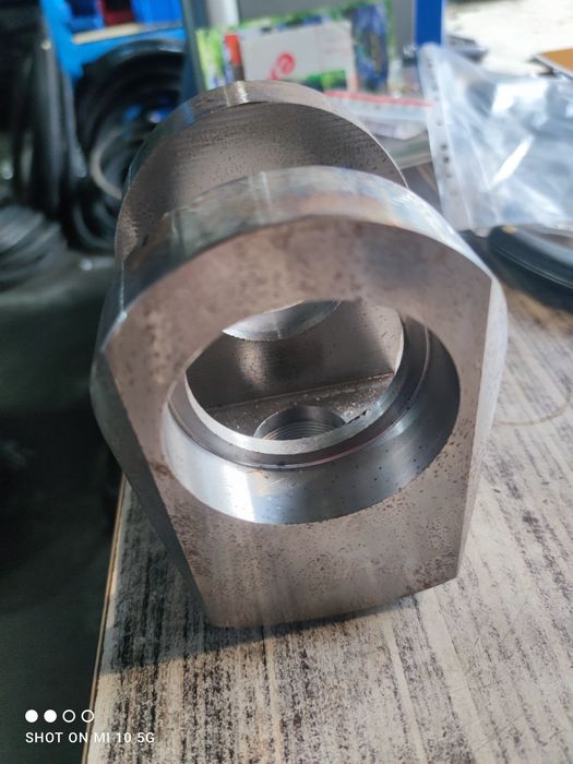 Case 580 sle ucho siłownika
