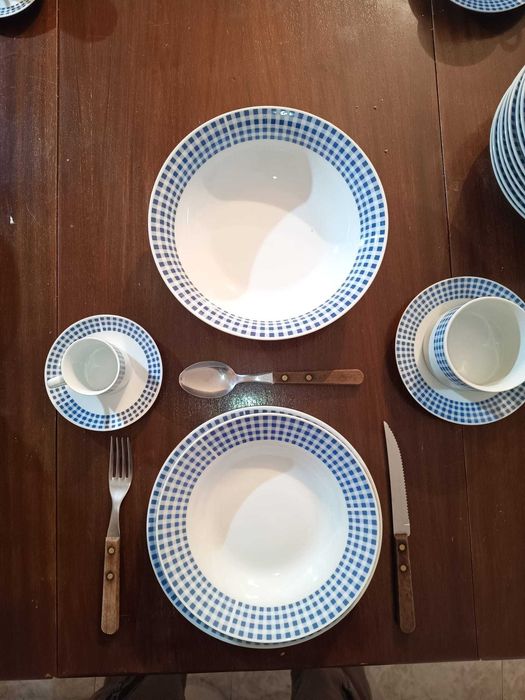 Complete white ceramic tableware set with blue border64873902015361120