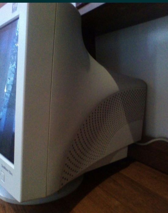 Два манитора Самсунг