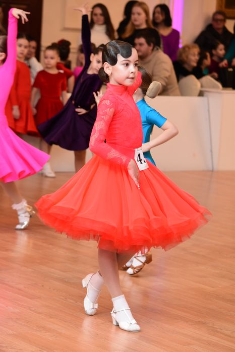 Турнірна сукня бейсік